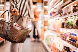 年轻人重新迷上十元店，消费观念为何大幅改变？