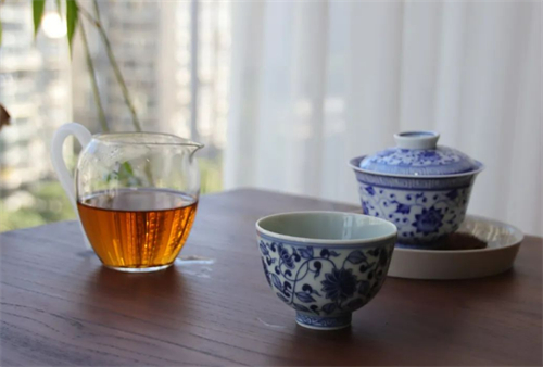 枇杷花都开好了，花香你闻到了吗？