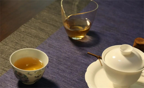 上蒸下煮的三伏天，喝什么茶好？