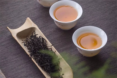 一杯清茶无别事，我等风也等你