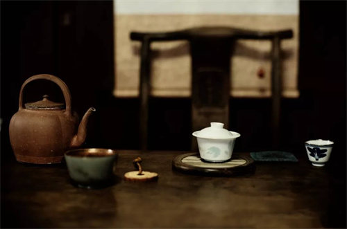 喝茶三个阶段：解渴、知味、怡情