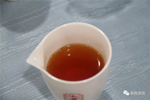 上茗轩英德红茶在世界900多款红茶比拼中脱颖而出，荣获最高金奖