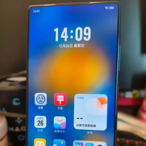 买手机要买耐用的，2025这3款“很激进”，足够耐用7年