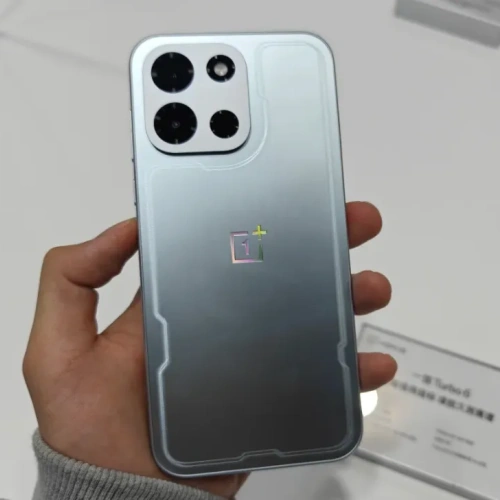 买手机不用太小气，目前这3款手机“乱套了”，配置值得“闭眼入”