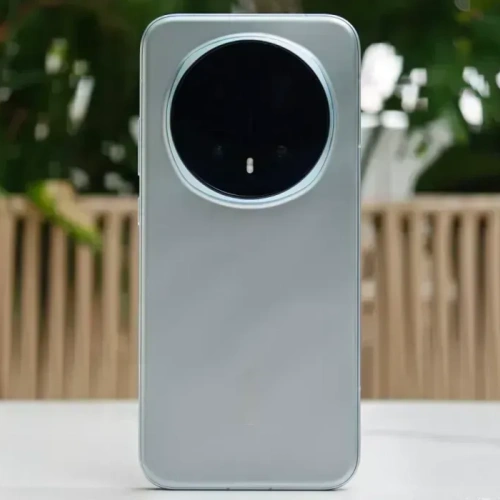 从iPhone 15 Pro换到荣耀Magic8 Pro，已经一个月了，有些话真的不吐不快