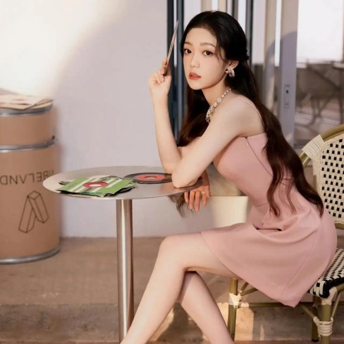 从讲台到指尖：一位55岁教师用碎片时间，攒出了第一张机票